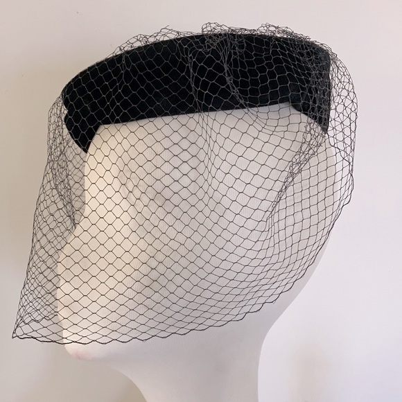 VINTAGE Velvet beret/fascinator with netting. 100% cotton - Picture 3 of 11